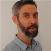 Soy un profesor de inglés con más de 12 años de experiencia, certificado en TEFL y hablante nativo de inglés británico.